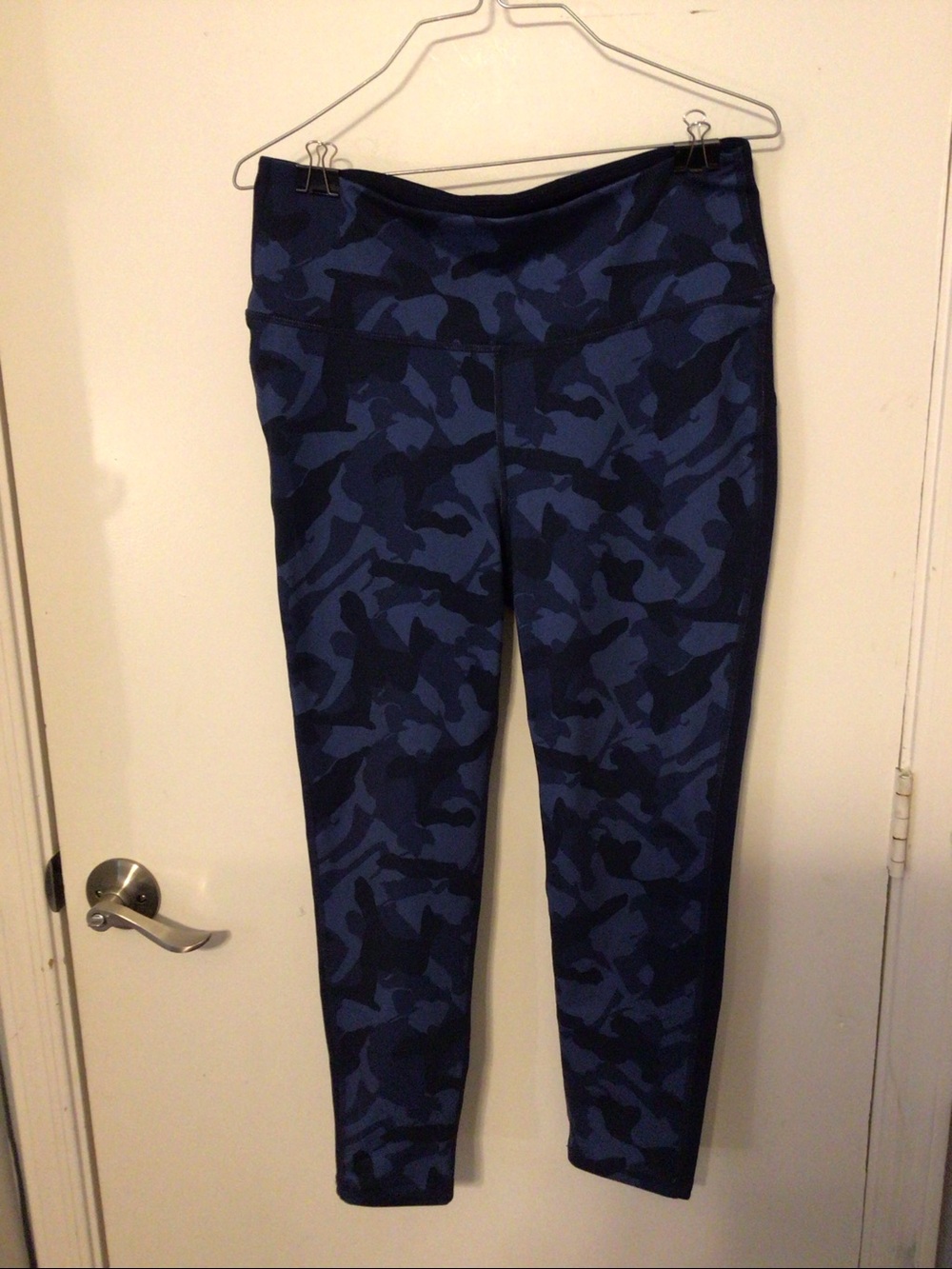 GapFit High-Rise Capri Leggings Navy Blue Camo - Size Large